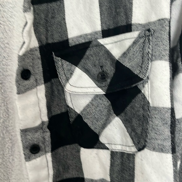 E.LUNA Flannel - Picture 2 of 5